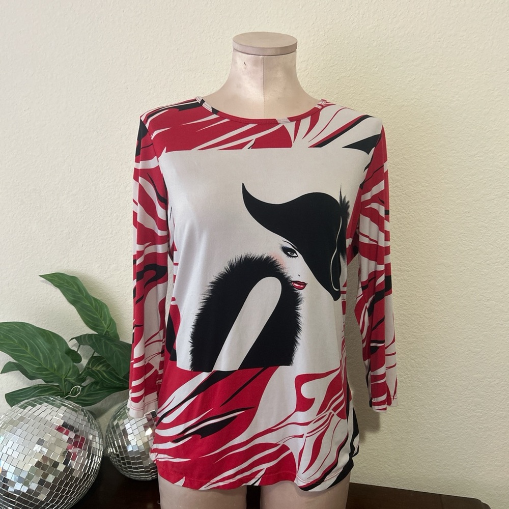 Y2K 2000s top with a woman’s face red and black 
33” waist plus stretchy af